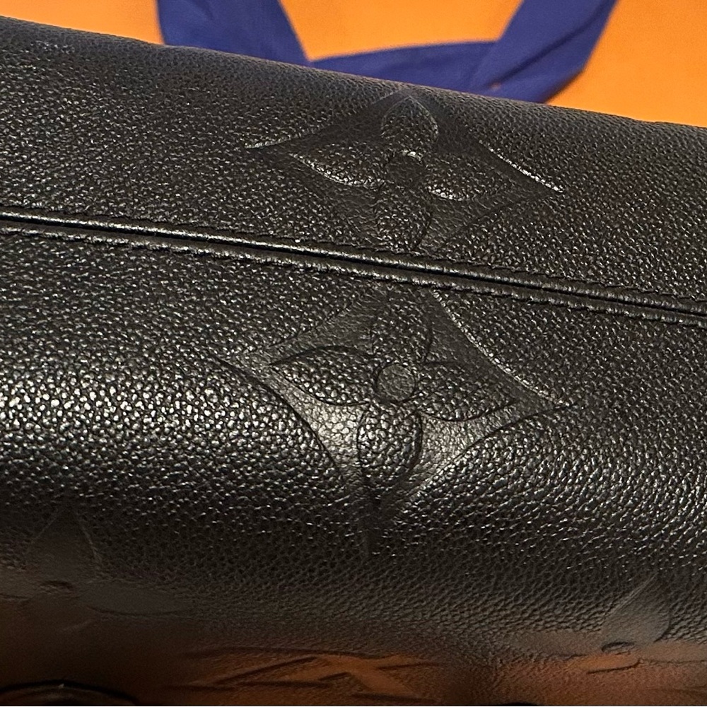Authentic Louis Vuitton Monogram Empreinte onyx bag.  Gently used for one month🩷 - Picture 4 of 16